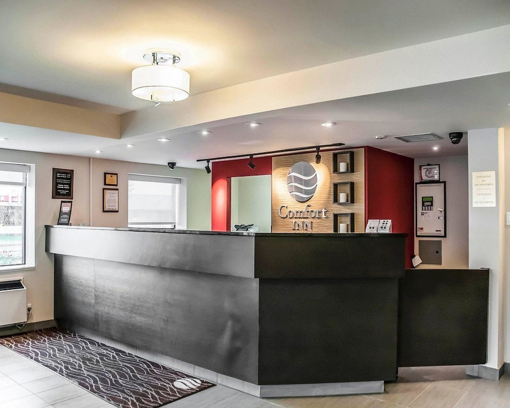 Montreal Vacations - Comfort Inn Laval - Property Image 2