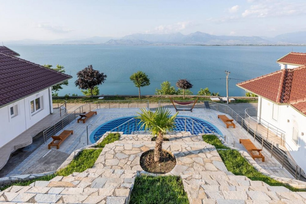 The Lake House 2 in Shkod r