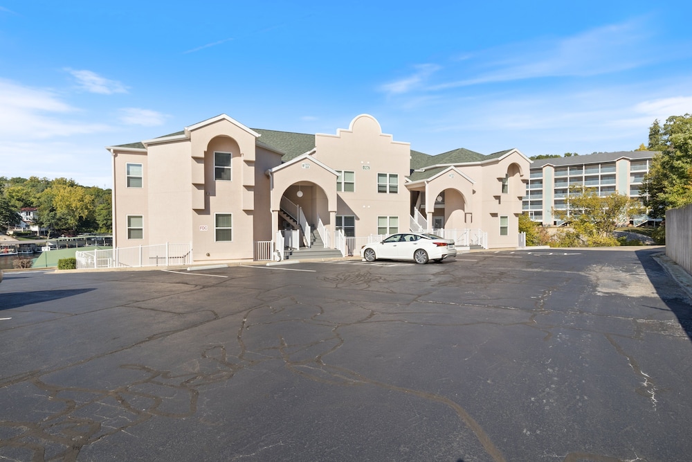 Central Location, Pool Access & Breathtaking Views