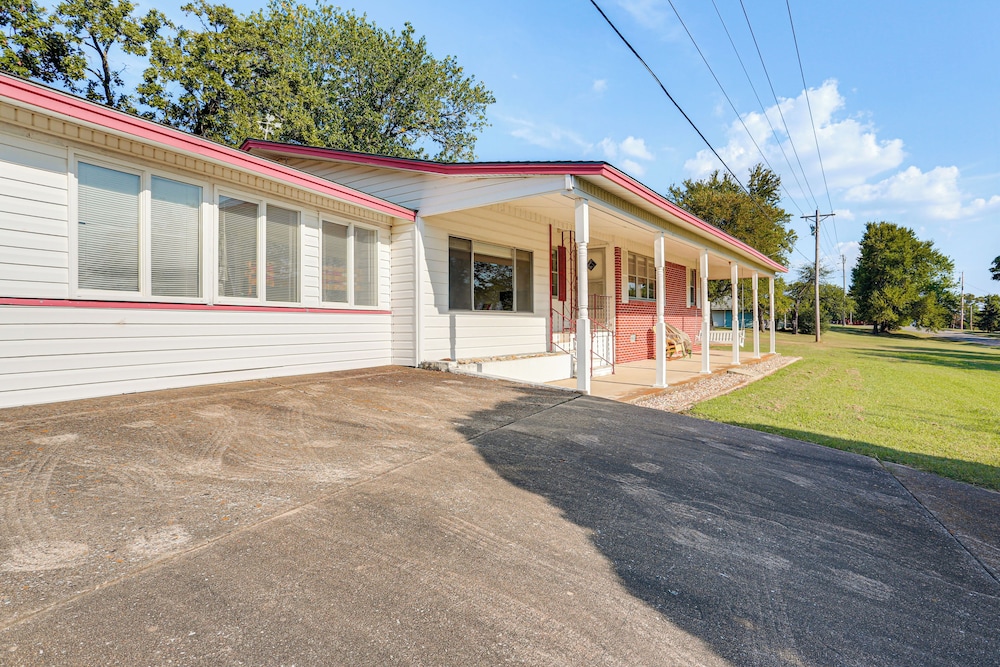 Walk to Marina: Family Home w/ Yard in Kingston
