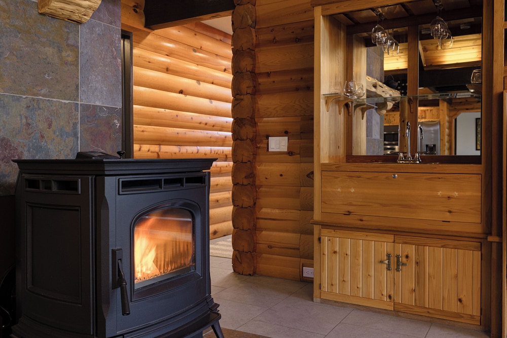 High-end Cabin 3BR 30min to Hoodoo Ski