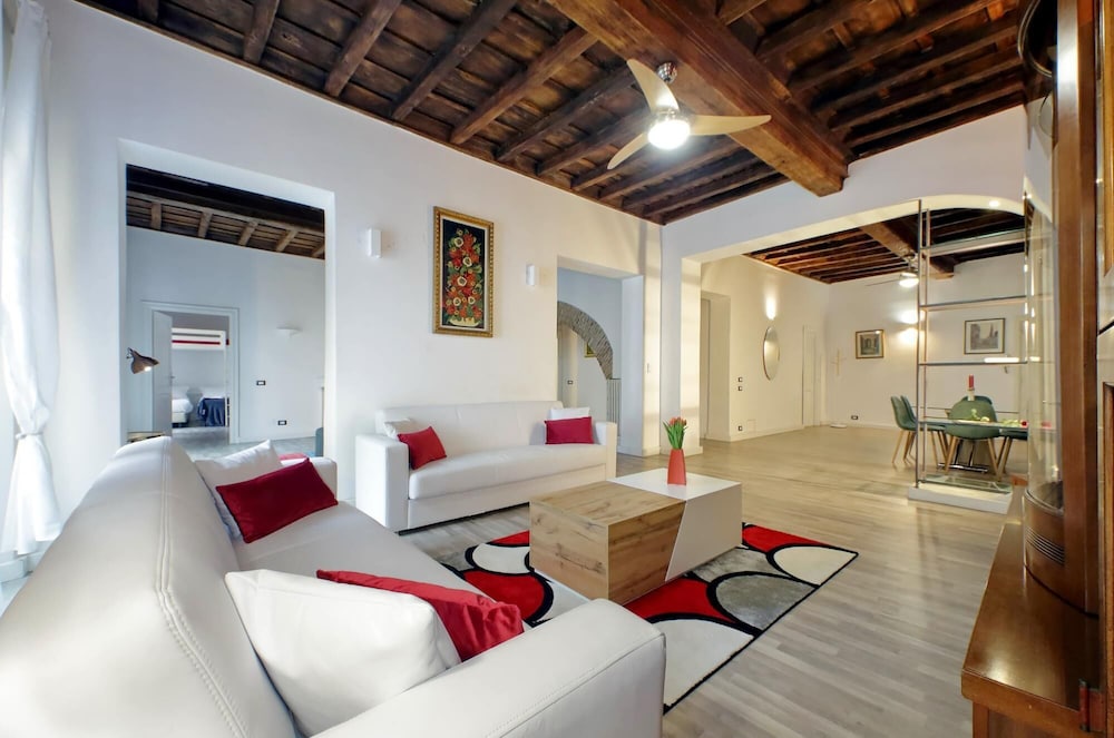 Luxury Navona Apartment