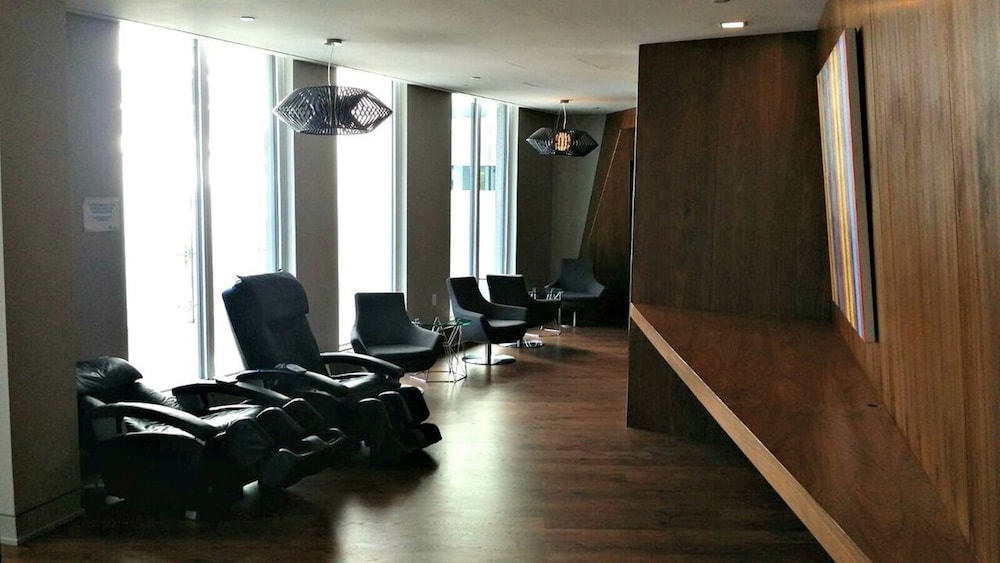 Pelicanstay in Toronto Entertainment District photo 3