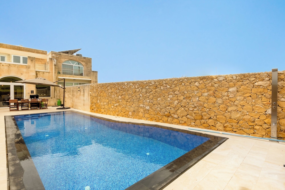 Solaris Gozitan Villa With Pool Gozo