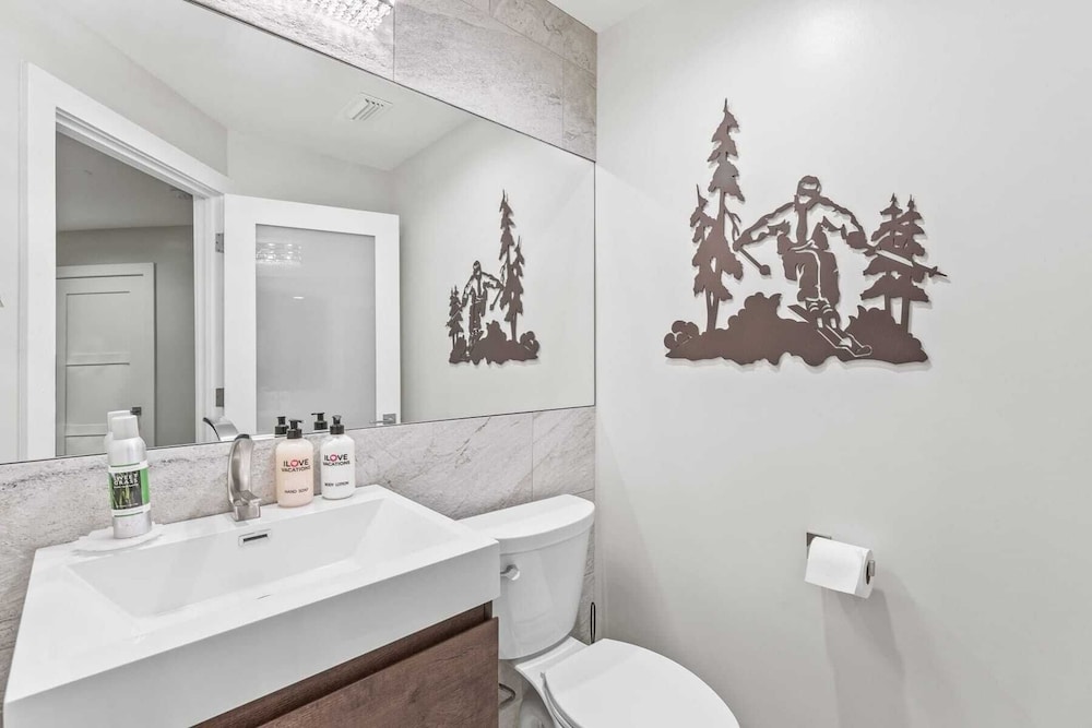 Walk to Slopes Hot Tub + Balcony + Views Mins to Main Street Deer Valley Haven by Avantstay