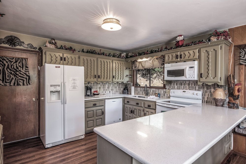 Tis Holiday Haus by Ruidoso Vacation Rentals