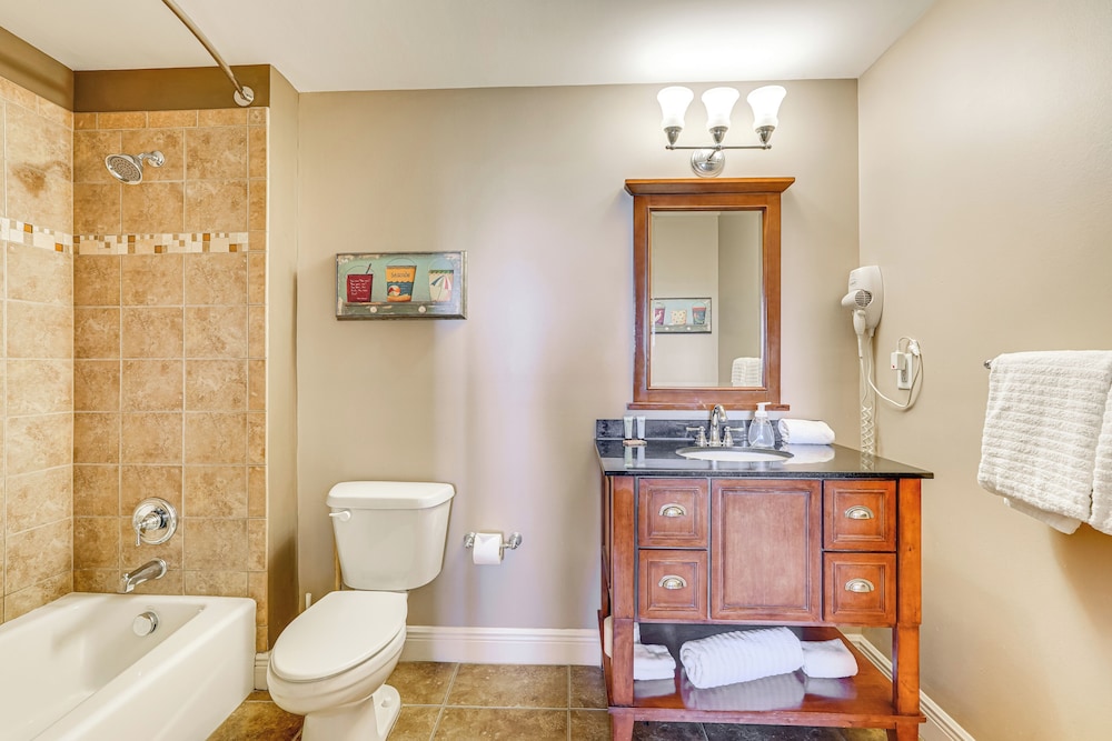 Beachfront Panama City Condo: Walk to Pier Park!