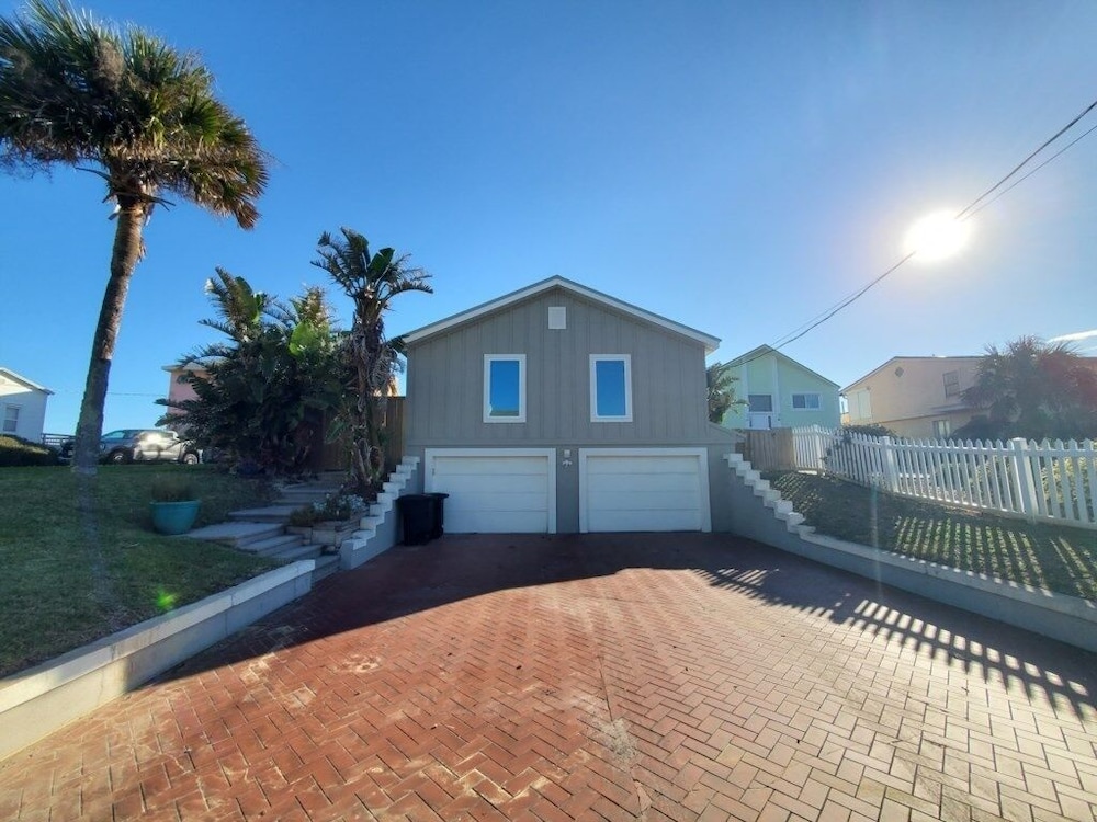 Coastal Bliss - Oceanfront Home 3 Bedroom Home