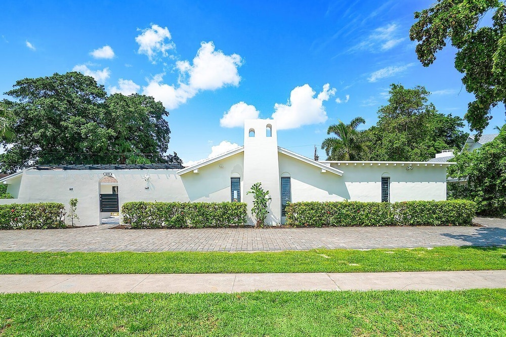 The Garden of Eden | Beautiful Villa w/ Pool & Game Room