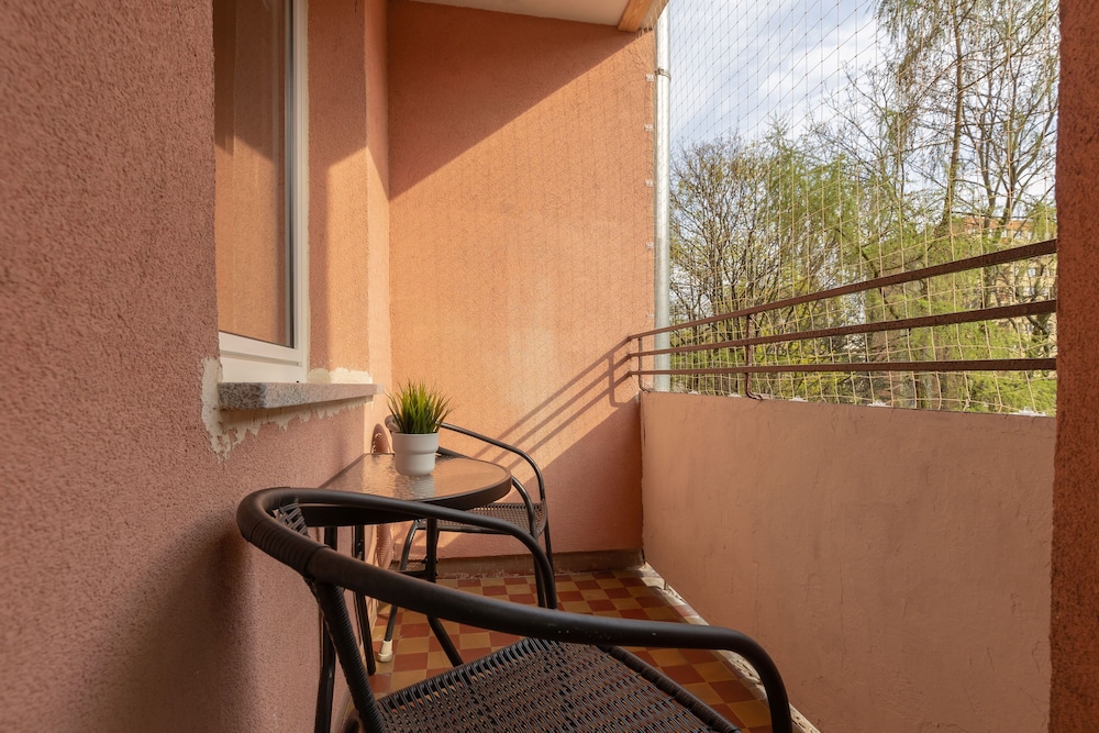 Dickensa Warsaw Apartment by Renters view 4