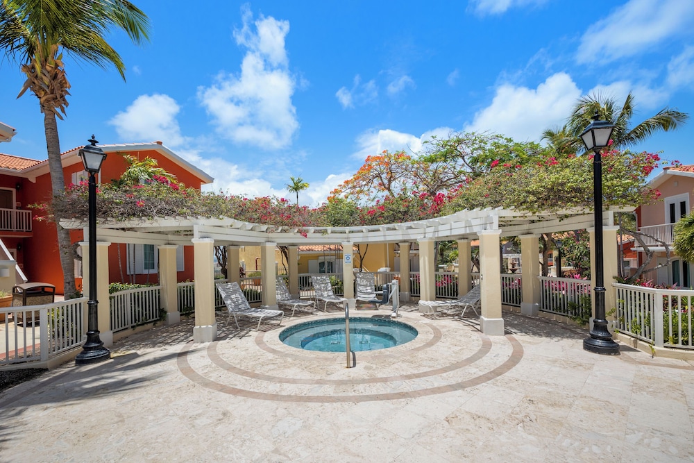 Golf Course Access Balcony Infinity Pool