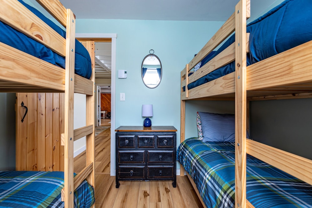 Ski Hike Lodge 5BR w Fire Pit Cozy Spaces