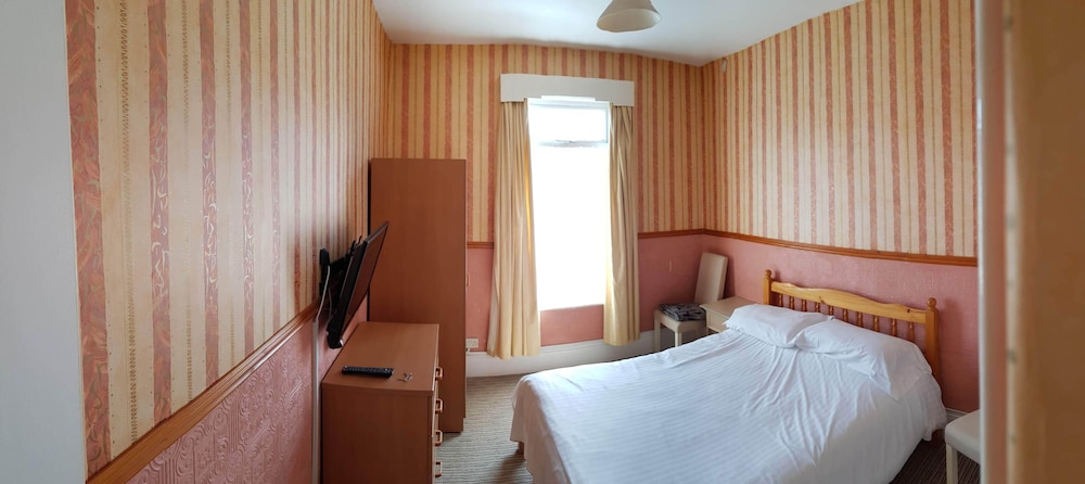 Glen Villa 5 Sleeps 6 Near Beach view 5