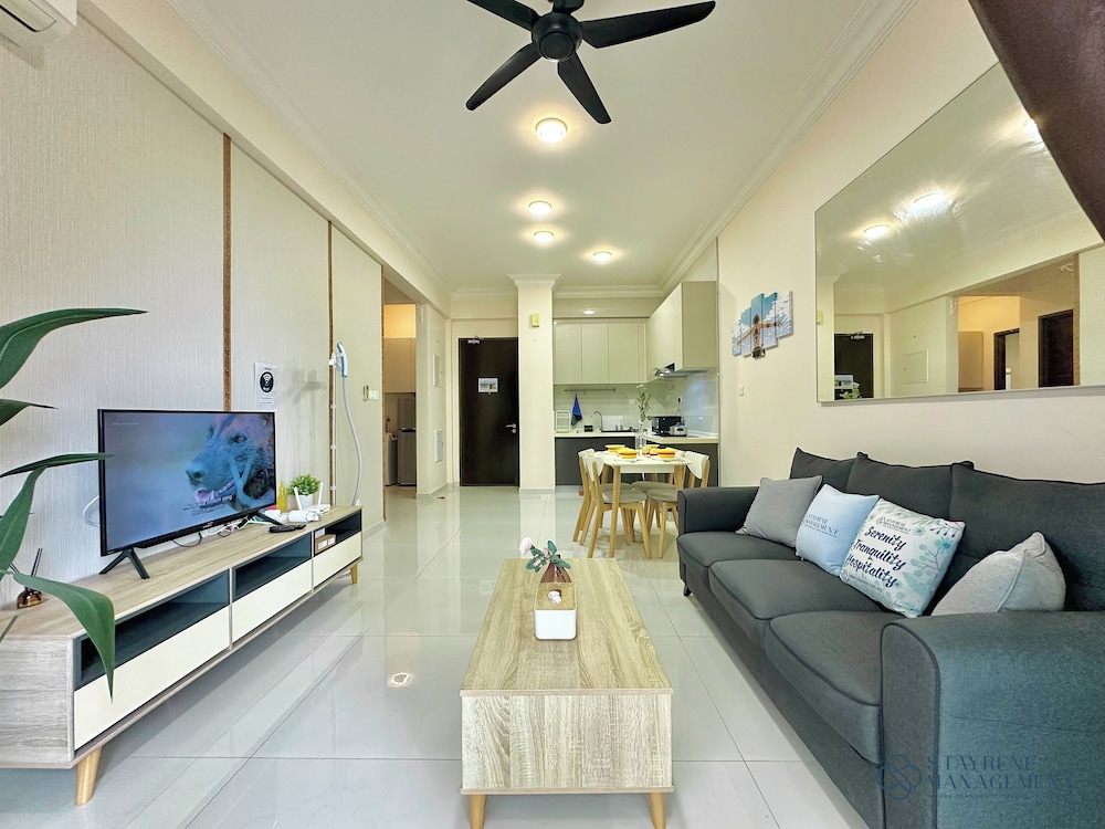 Country Garden Danga Bay Sea View Homestay by Stayrene