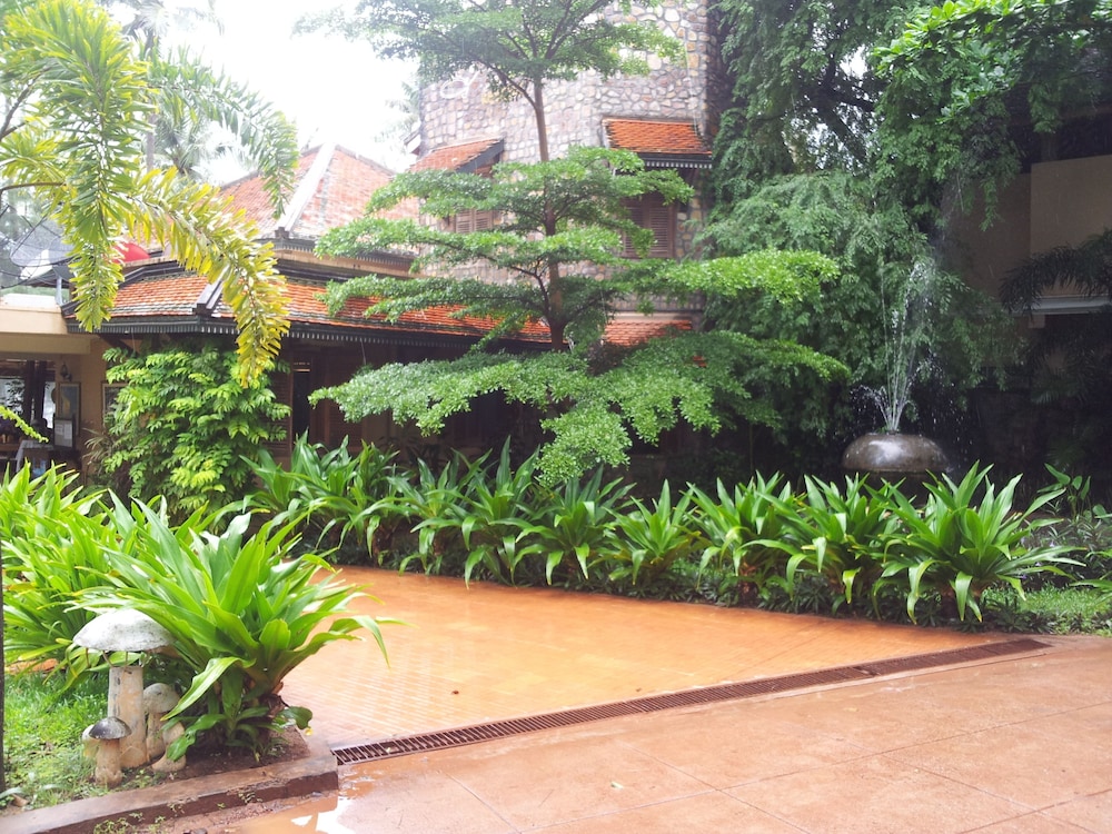 Nataya Roundhouse Coral Bay Resort and Spa