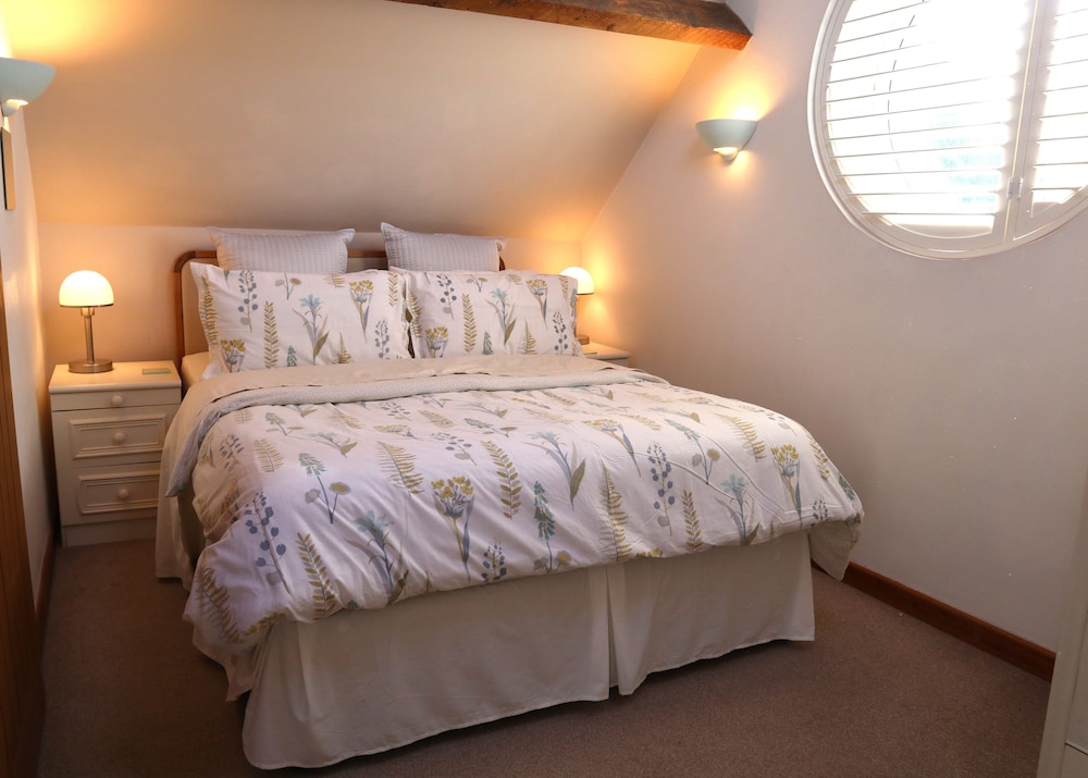 Knutsford Vacations - Charming 2-bed Cottage, Beautiful Views, Knutsford - Property Image 3