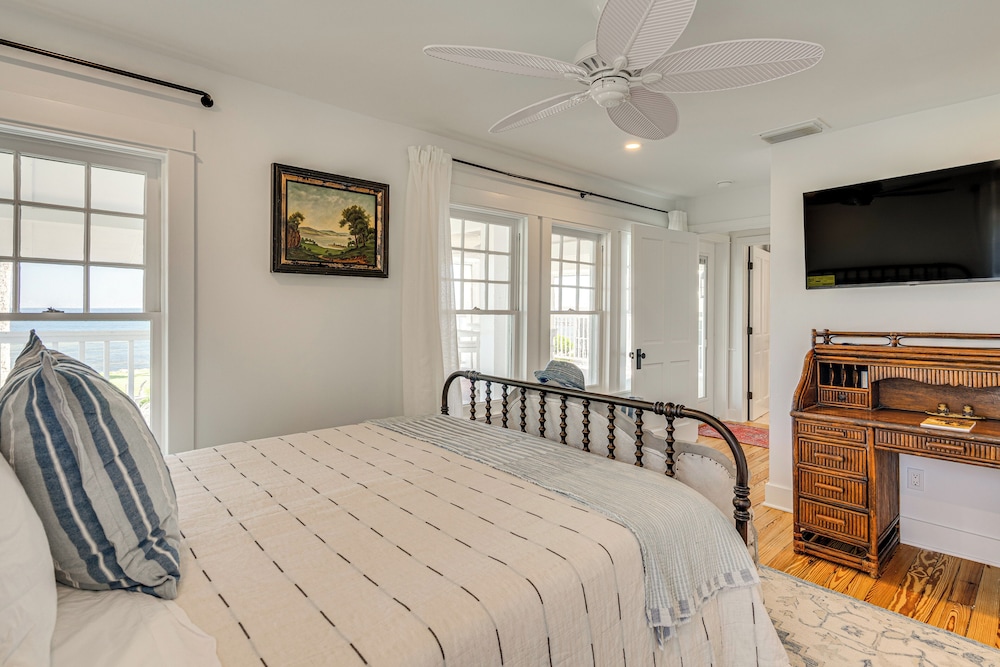 Luxe Pine Island Living: Historic Old Florida Gem!