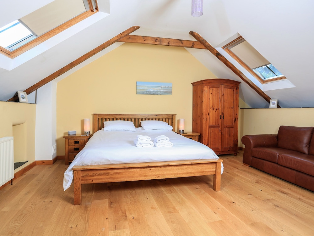 Cowslip Cottage view 4