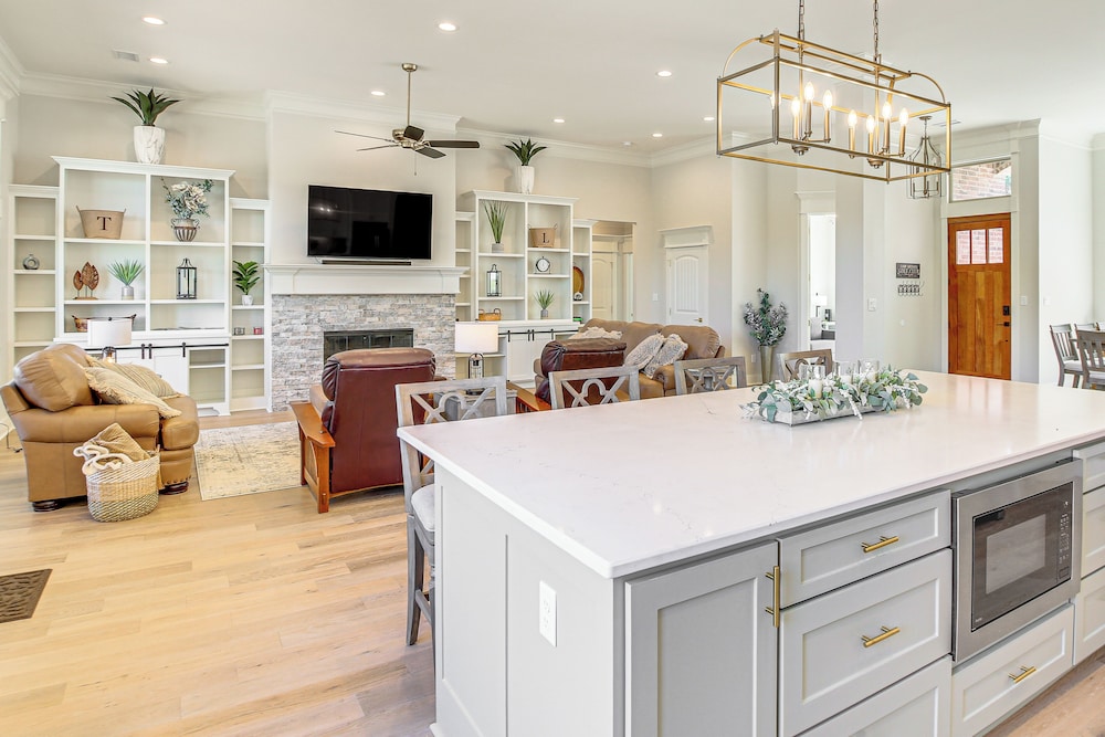 Luxe Golf Getaway in Hot Springs Village!