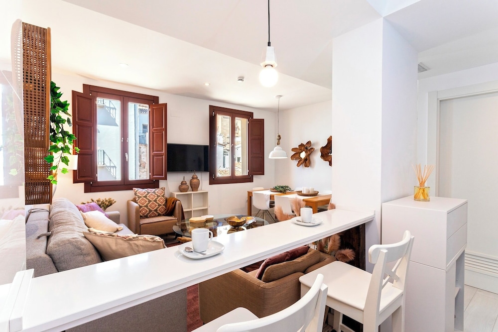 Stunning 2-bedroom Apartment Near Cathedral Zacatin 303