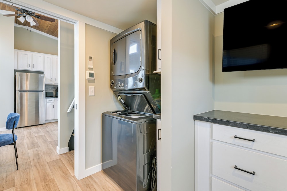 < 1 Mi to Marina: Pet-friendly Lake Norman Home!