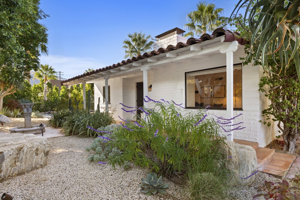 Charming Spanish Colonial A Chic Retreat for 4! view 4