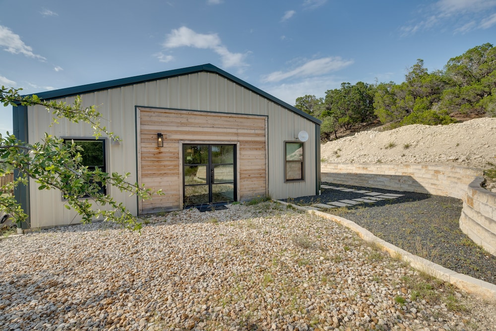 Getaway w/ Fire Pit 5 Mi to Pedernales River! - Property Image 27
