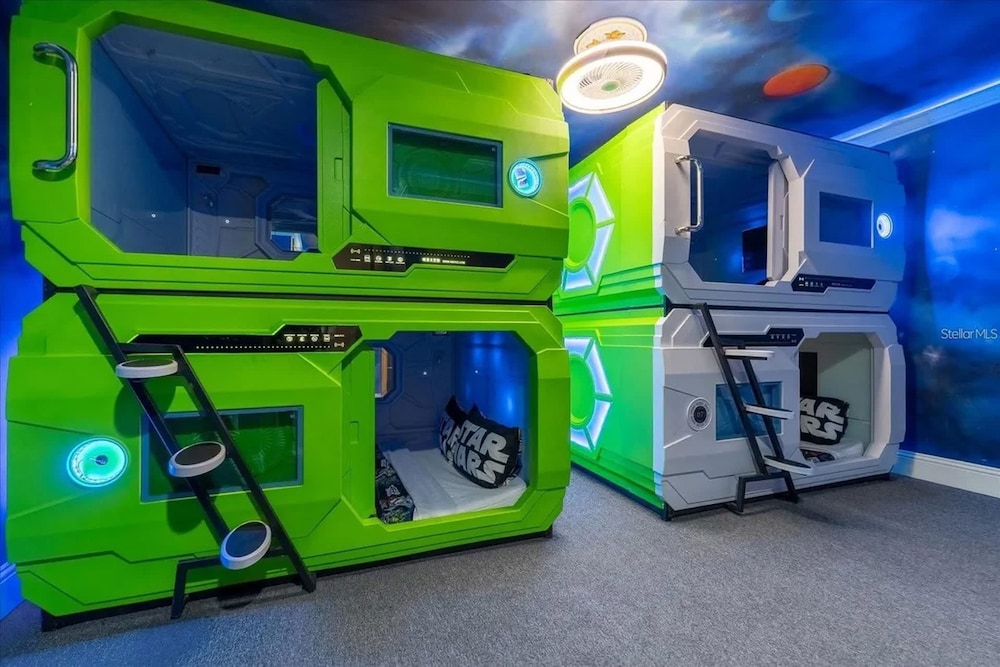 Ultimate Hollywood Themed Mansion for Big Groups