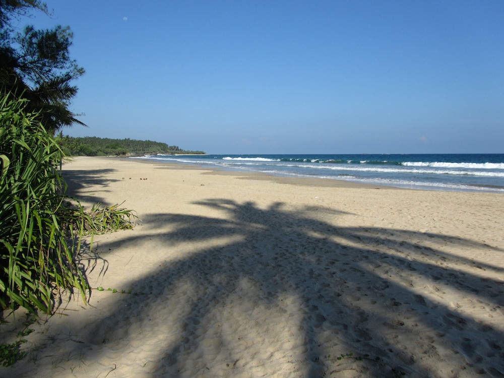 Hotel Isana Beach House - Image 1