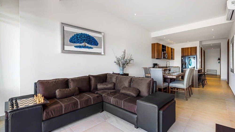 Equipped 3BR House - Pool - Gym - 5 min to Beach