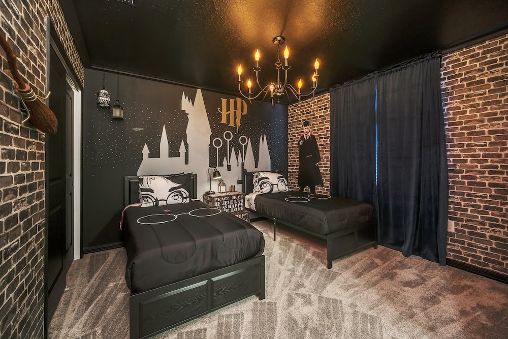 Chic 10br Retreat With Themed Rooms Pool