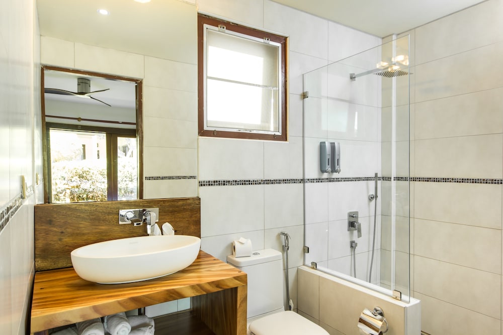 Idyllic Samui Beach Villa Resort