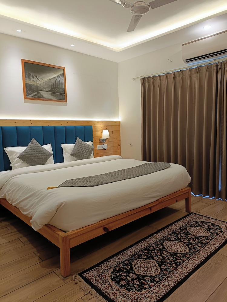 Heryk Hillview Hotel