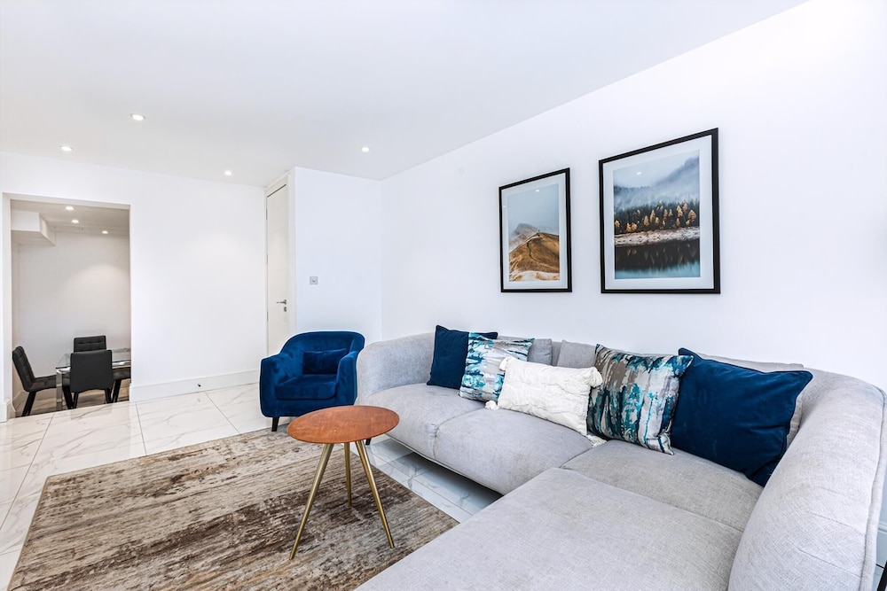 Elegant Three-bed Marylebone Flat Near Oxford Circus!