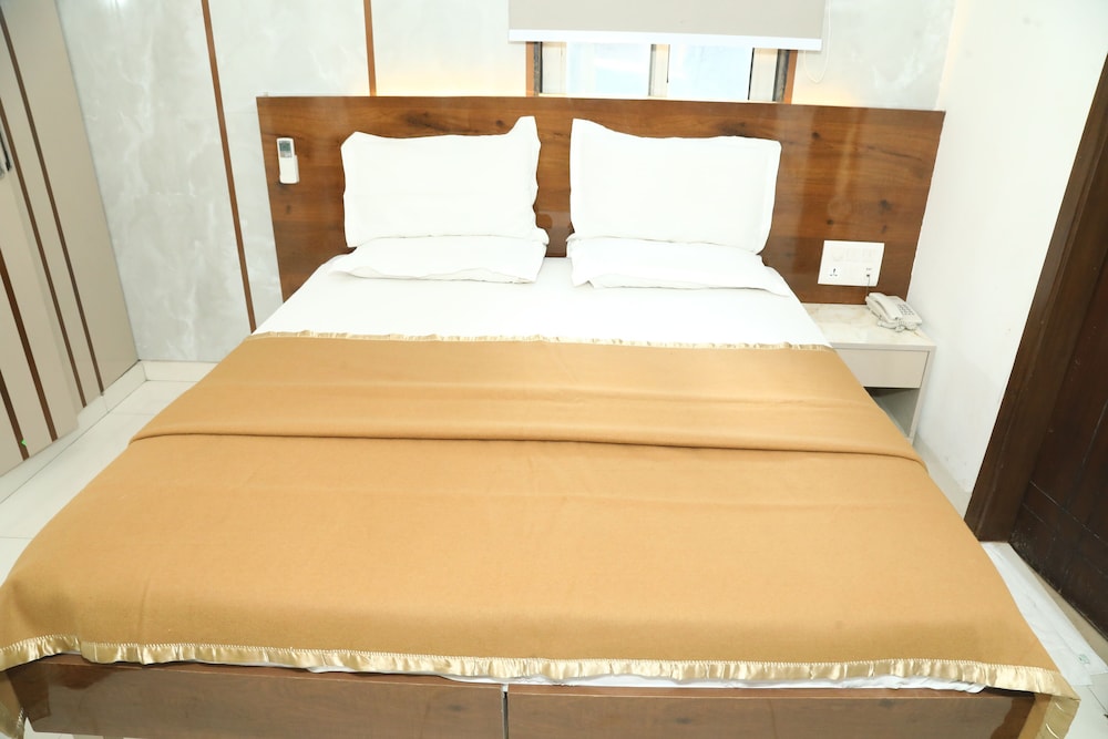 Flourish Stay Saket near Max Hospital
