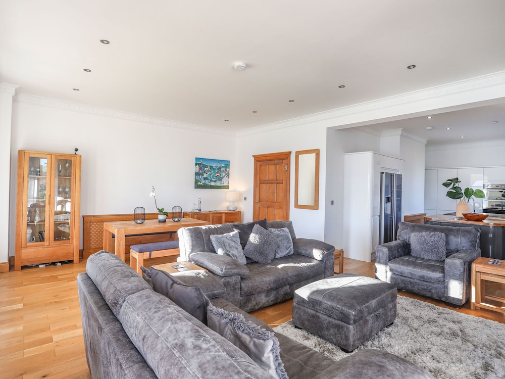 Bryn Mel Manor Straits View