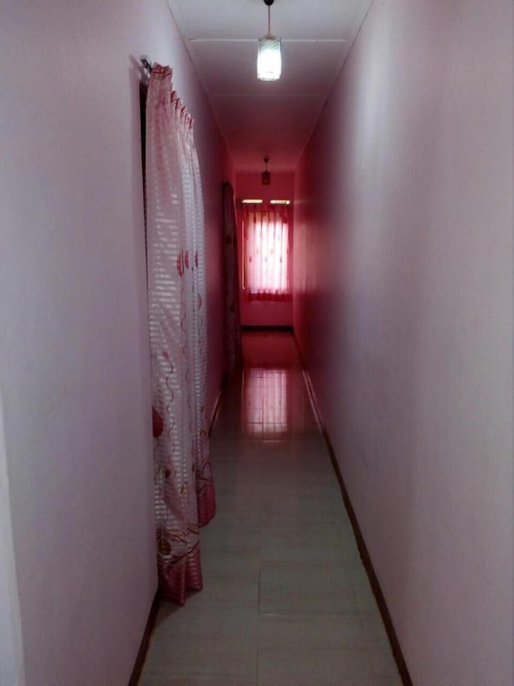 Lizzie Villa Guest House