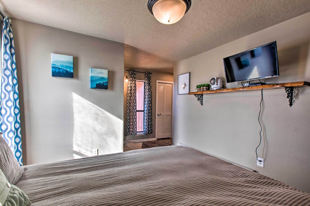 Modern Mountain Retreat w/ Views: Ski, Golf & Hike