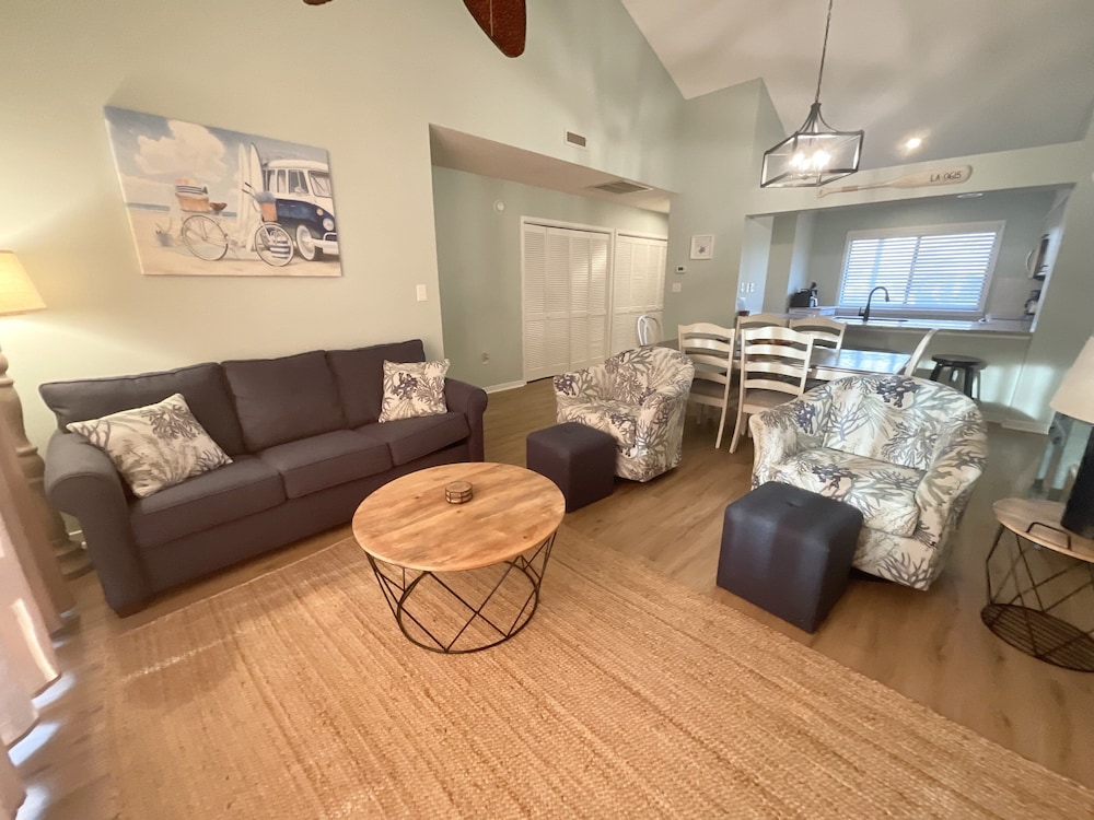 2d West Hyde Park 3 Bedroom Condo