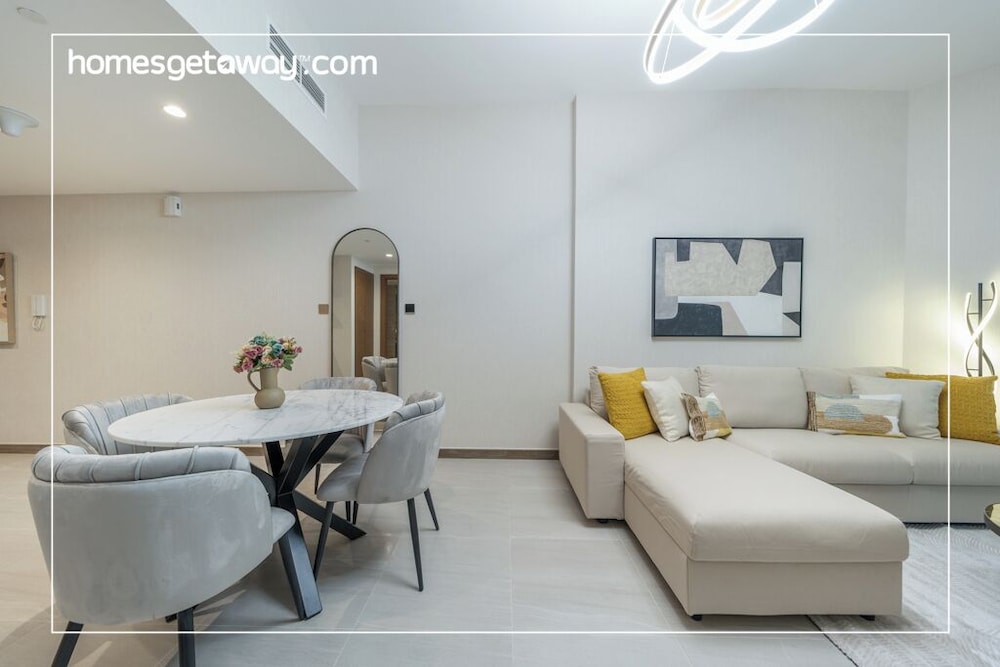 Chic 1BR at the Canal Business Bay