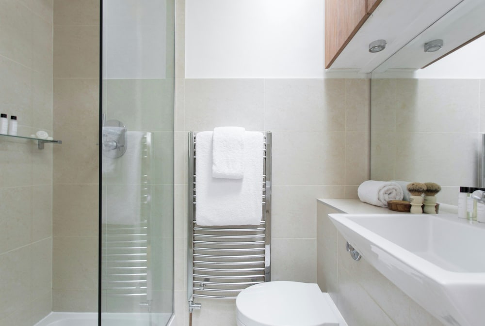 Clanricarde Gardens II by Onefinestay