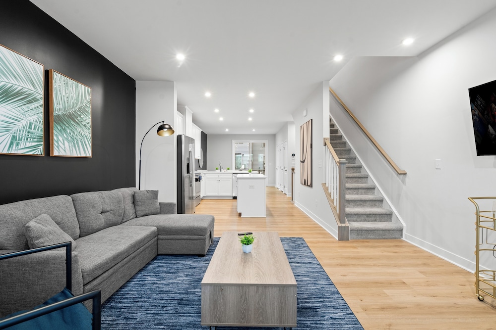 Luxe King 3BR Townhouse Uptown Charlotte