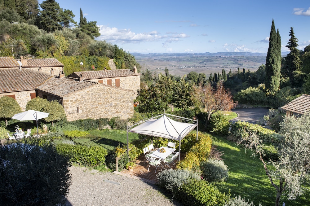 Country Lodge Hotel & Resort