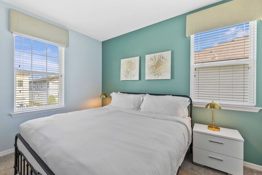 Minutes to Disney Parks + Universal Sleeps 21 w/ Pool, Hot Tub, Game Room
