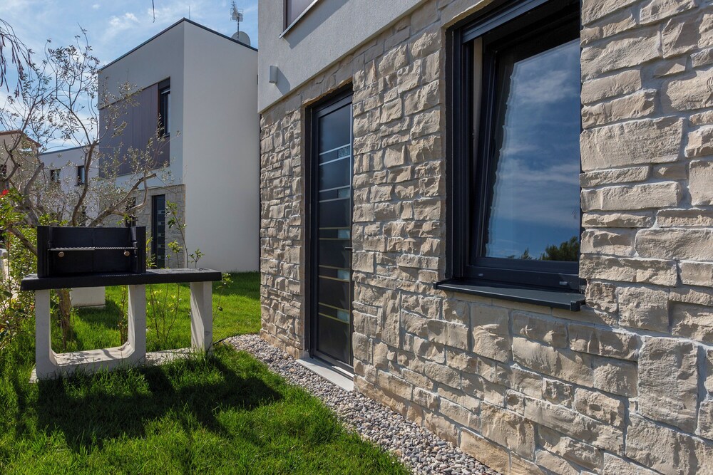 Villa Petra with Pool and Sea View