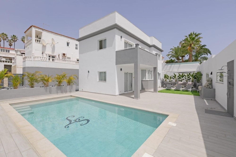 Stunning Apartment Within Villa Nr Los Cristianos