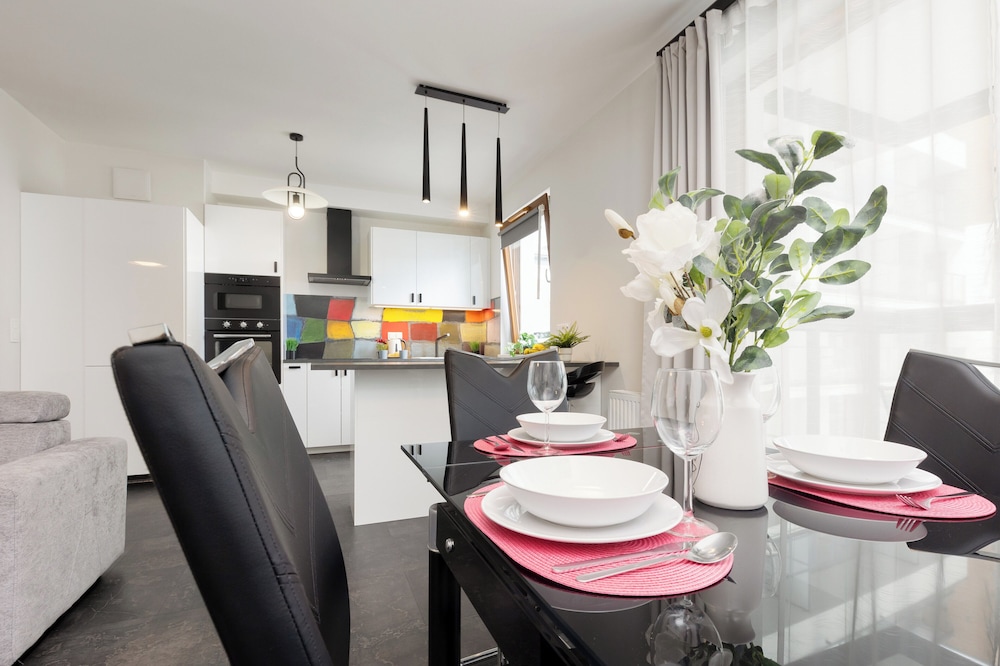 Apartment Grzybowska 85 by Renters view 3