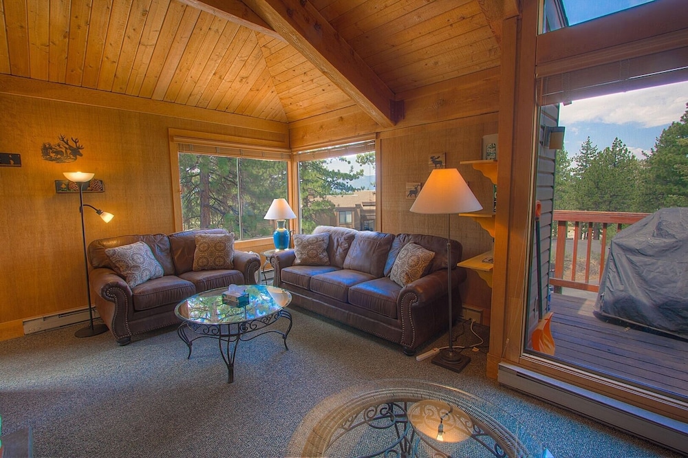 Woody's Clubhouse 3 Bedroom Home by Redawning view 3