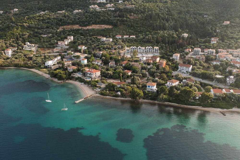 PHOS MAISONETTES NIKIANA