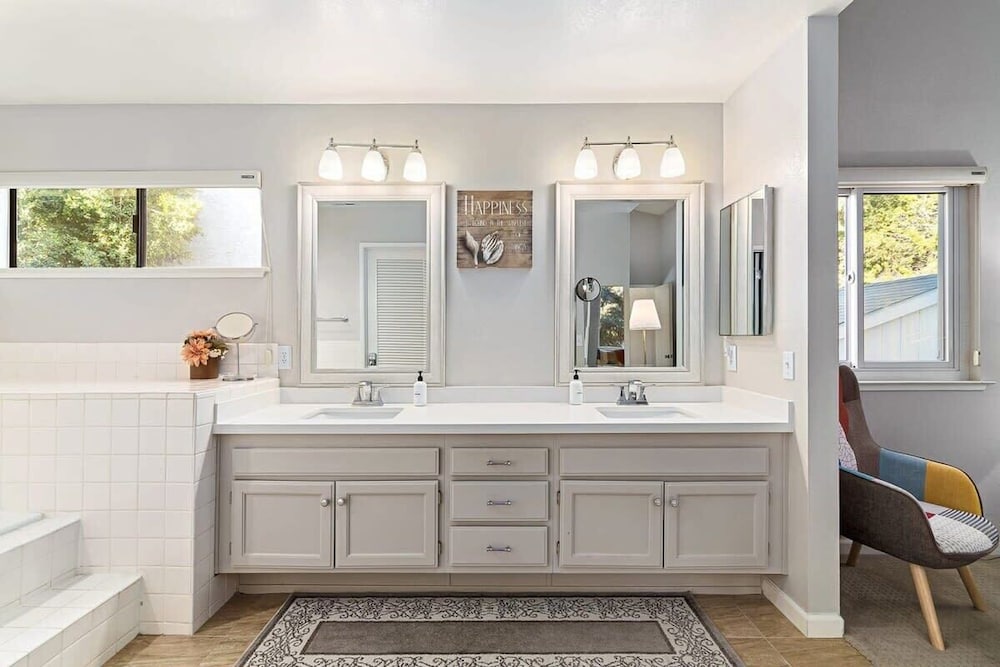 @ Marbella Lane - 4BR Siliconvalley Gempool House